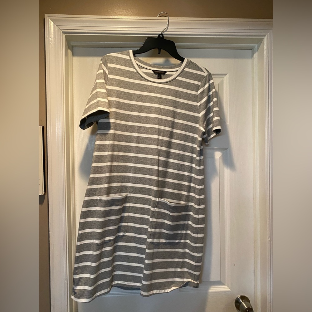 Banana Republic grey and white stripped dress size L